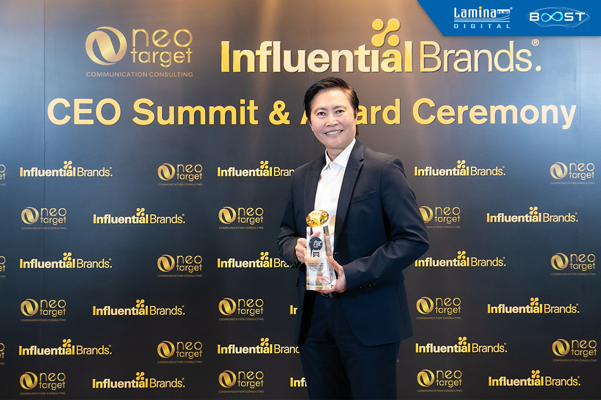 คุณจันทร์นภา รับรางวัลสุดยอดผู้นำ “TOP CEO 2022” จากรัฐมนตรีว่าการกระทรวงการท่องเที่ยวและกีฬา ในงาน 2022 Asia CEO Summit & Award Ceremony.