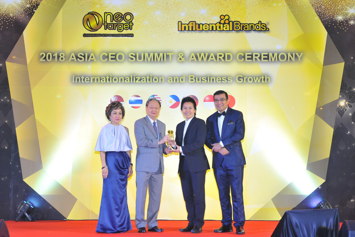 Lamina received the " Outstanding Brands Award " award by Influential Brands® who expert in researching and surveying consumer insights in Asia At Amari Watergate Hotel
