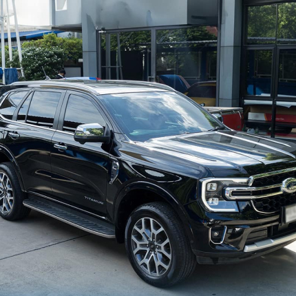 Ford Everest รถยนต์สุดแกร่ง ฉายาดุดัน พร้อมลุย เลือกติดตั้งฟิล์ม Lamina Digital Ceramic IRIS Boost Ford Everest สีดำสุดแกร่งคันนี้ เลือกติดตั้งบานหน้า Ceramic iRIS 35 (40%) ติดตั้งคู่บานหน้า หลัง Ceramic iRIS 15 (60%)  ติดตั้ง 3 บานหลัง Ceramic iRIS 05 (80%) 