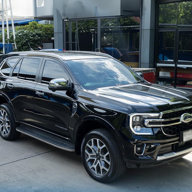 Ford Everest รถยนต์สุดแกร่ง ฉายาดุดัน พร้อมลุย เลือกติดตั้งฟิล์ม Lamina Digital Ceramic IRIS Boost Ford Everest สีดำสุดแกร่งคันนี้ เลือกติดตั้งบานหน้า Ceramic iRIS 35 (40%) ติดตั้งคู่บานหน้า หลัง Ceramic iRIS 15 (60%)  ติดตั้ง 3 บานหลัง Ceramic iRIS 05 (80%) 